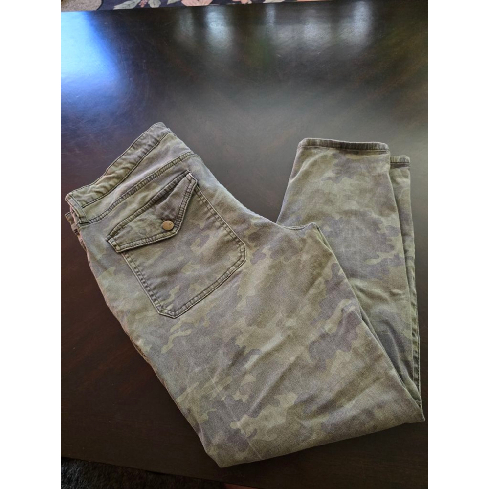 Plus Size AVA & VIV Flat Front Grunge Moto Jeggings Plus 18W Green Camo Stretch